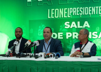 Fuerza del Pueblo depositó instancia con más de 100 denuncias ante la JCE