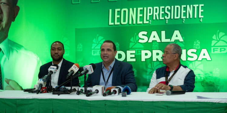 Fuerza del Pueblo depositó instancia con más de 100 denuncias ante la JCE