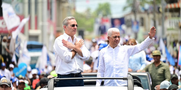 Abinader encabeza concentración en Barahona, caravanas en Azua y Cotuí