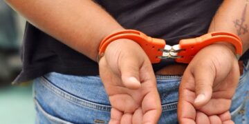 Detienen en Azua uno vinculan a decomiso de cocaína en Barahona