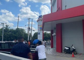 Asaltan banco en Santiago