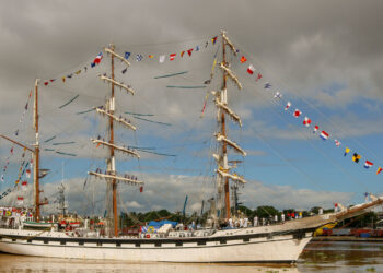Buque-escuela Simón Bolívar atraca en Santo Domingo