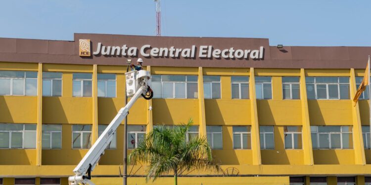 Edesur habilita doble circuito de respaldo a centro de transmisión de datos de la JCE