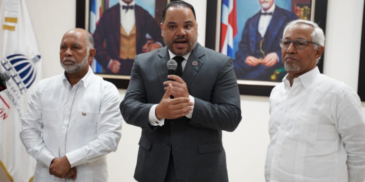 Una «lucecita ilumina» al Minerd y a la ADP