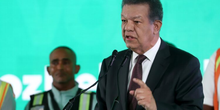 Leonel afirma Abinader fomenta una economía informal