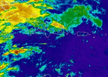 Onda tropical #2 se desplaza rápidamente por aguas del Caribe