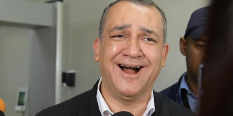 Román Jáquez responde con un «jajaja» a pregunta de si está presionado por elecciones del domingo