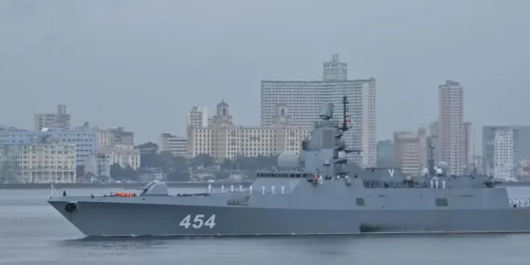 «De cerca y con cuidado» EE.UU. vigila buques militares rusos en Cuba 