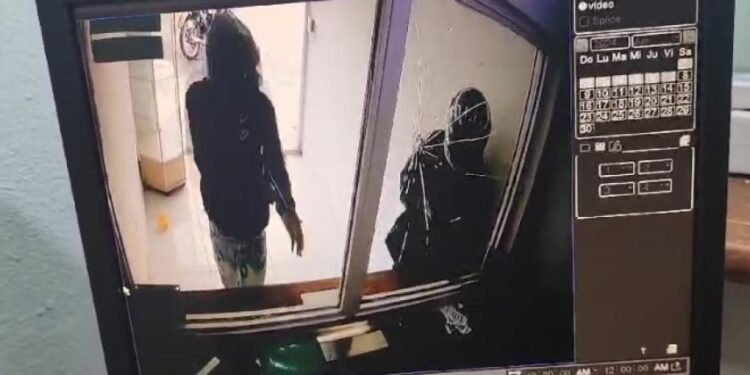 Hombres armados asaltan casa de cambio en SDE