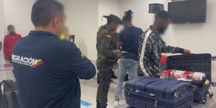 Detienen 5 dominicanos en Colombia con 215 kilos de cocaína