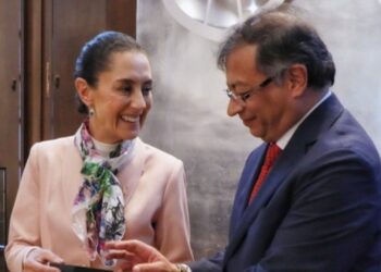 Petro felicita a Claudia