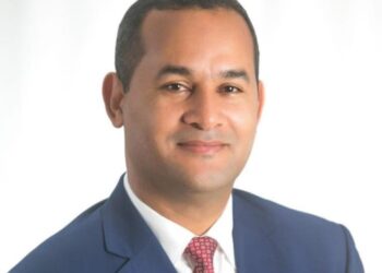 Renuncia director de Emisión y Renovación de Pasaportes