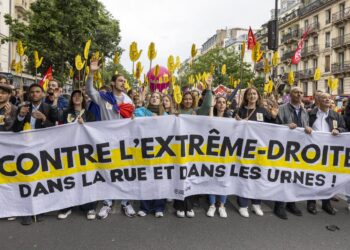 Franceses protestan contra «extrema derecha» a un paso del poder
