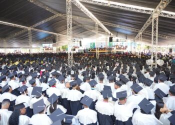 UASD inviste 2,048 profesionales en Santiago