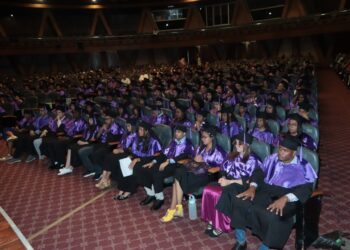 UASD gradúa 369 jóvenes en 9 idiomas