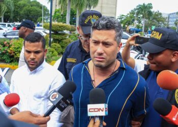 Líder de asalto al Popular es trasladado a la sede de la Policía Nacional