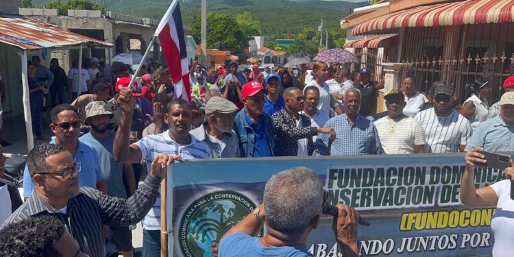 Cachoneros marchan contra instalación de grancera