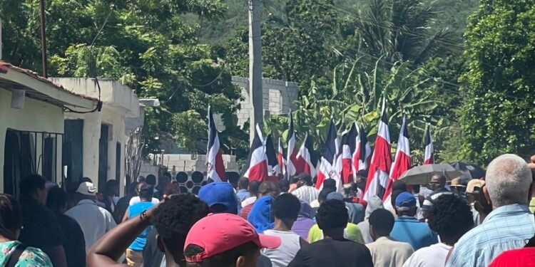 Cachoneros marchan contra instalación de grancera