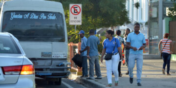Intrant amenaza a choferes por aumento al pasaje