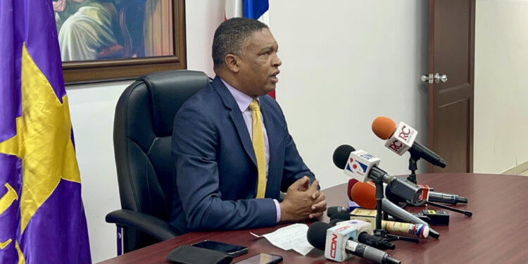 Yván Lorenzo aspira a secretaría general PLD