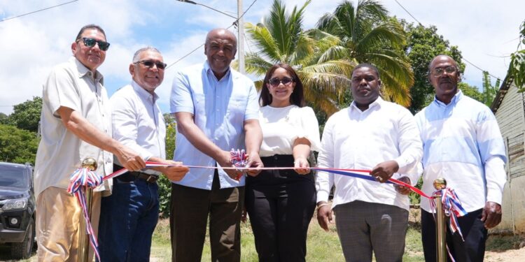 Proyectos de electrificación rural beneficia familias en Elías Piña