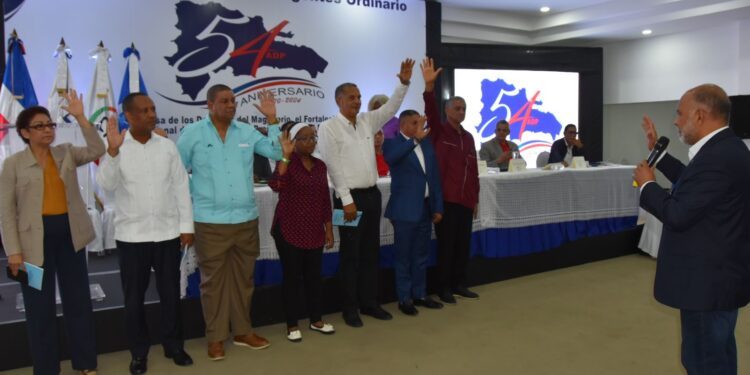 Profesores tienen elecciones en octubre