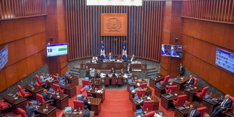 Con rechazo de la oposición Asamblea Nacional aprueba que Abinader se juramente en el Teatro Nacional
