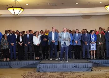 Se «rebelan» altos dirigentes contra Danilo