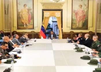 Maduro anuncia medidas de seguridad y defensa ante violencia