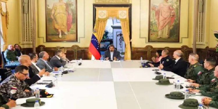 Maduro anuncia medidas de seguridad y defensa ante violencia