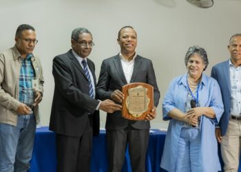 Juntas de vecinos reconocen aportes de Morrison al sector eléctrico