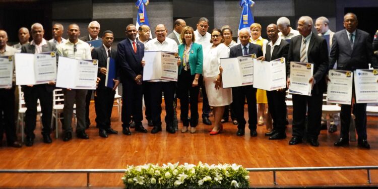 UASD Recinto Barahona reconoce a los padres