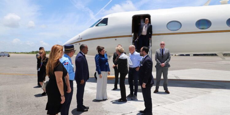 Llega delegación de EEUU participará en toma de posesión de Abinader