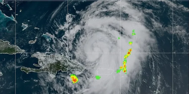 Ciclón Ernesto se aleja del territorio; ambiente caluroso predominará este jueves