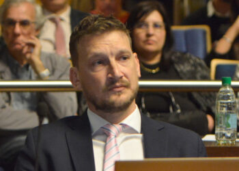 Apresan exdiputado argentino bajo cargos de pedofilia