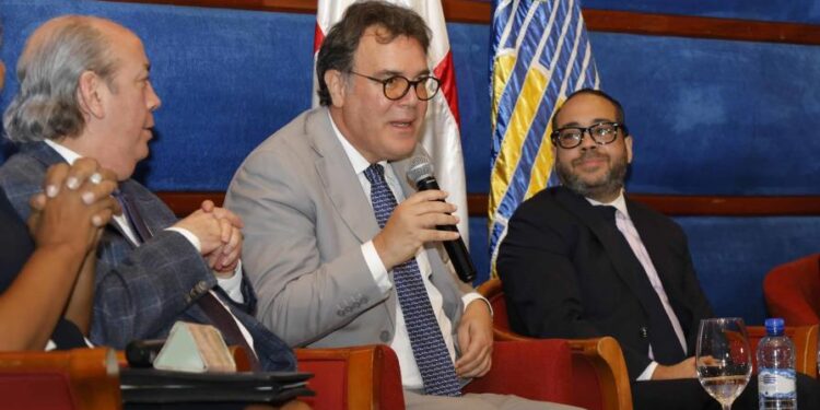 Reforma de Abinader «no tiene consenso» ni en el PRM