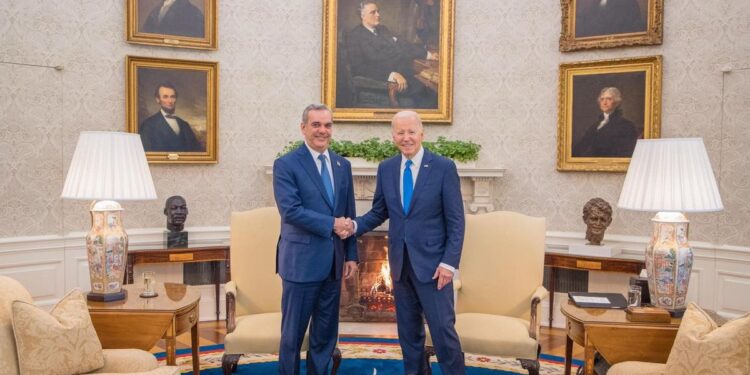 Biden manifiesta apoyo a Abinader