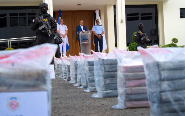 Confiscan lote de cocaína