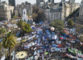 Argentinos marchan contra «política de hambre» de Milei