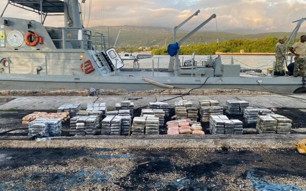 Incautan en costa Barahona 556 paquetes de cocaína y 69 de marihuana