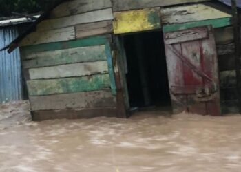 Lluvias colapsan 2 casas e inundan otras 15 en Polo