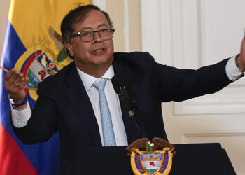 Petro «enmienda la plana» a Corina Machado