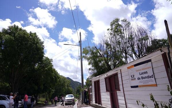 Energía y Minas inaugura proyectos eléctricos en Ocoa
