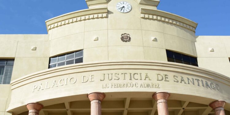 Solicitan coerción a mujer rentó vehículos y vendió