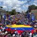 Venezolanos marchan por la paz