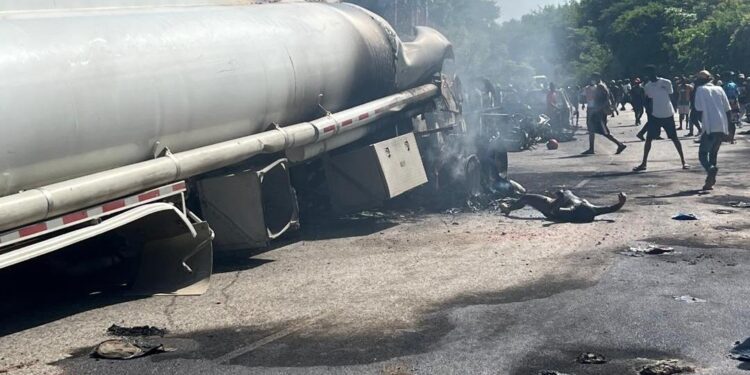 16 muerto en explosión de un camión – cisterna de gasolina en Haití