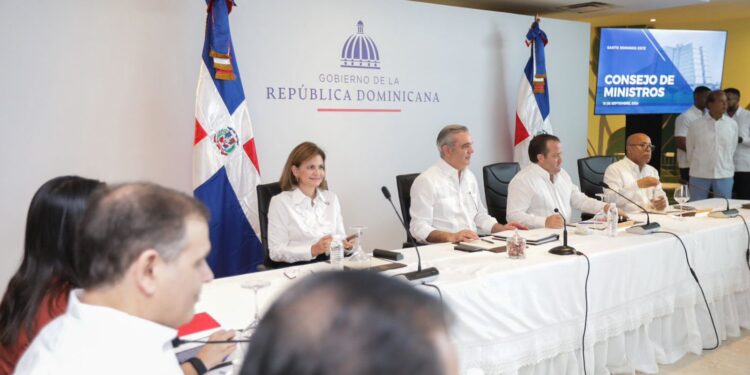 Abinader anuncia extensión UASD en SDE