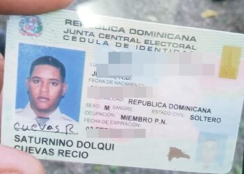 Policía choca con una mata en Los Ríos