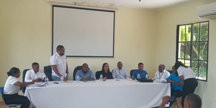 Regidores de Neyba destituyen contralor «para darse a respetar»