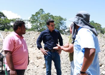 Wellington Arnaud supervisa trabajos de ampliación acueducto Villa Altagracia